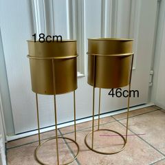 2 pot holders