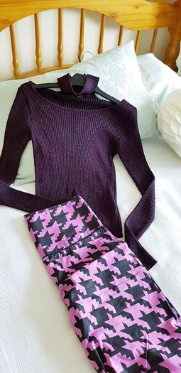 H&M Divided Jumper - Small