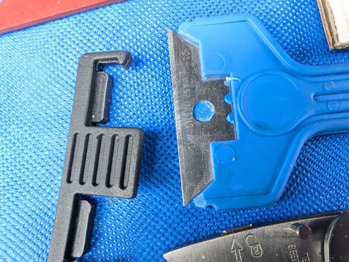 Folding Utility Knife & Scraper