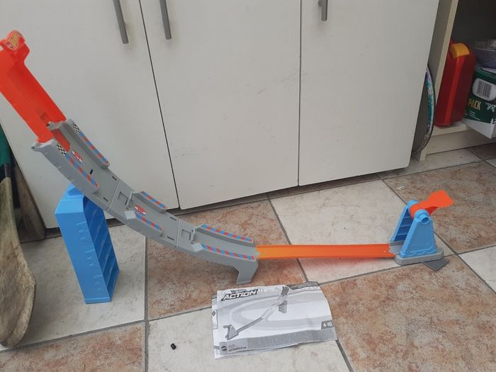 Hot wheels track