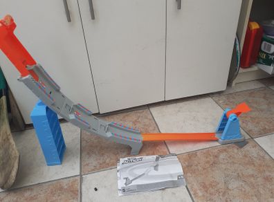 Hot wheels track