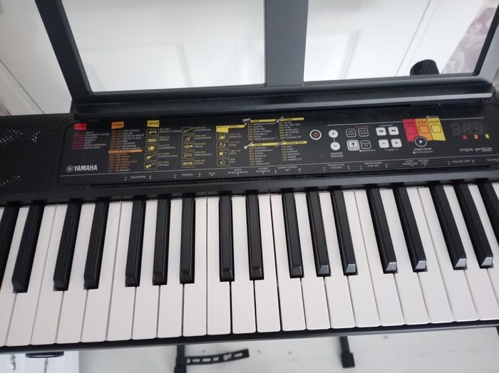 Yamaha keyboard and stand