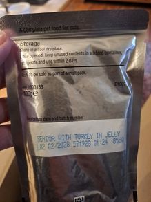 8.5 kgs of wet food for cats