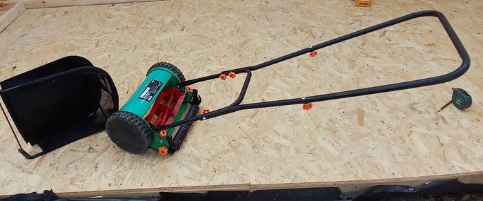 Hand push cylinder mower