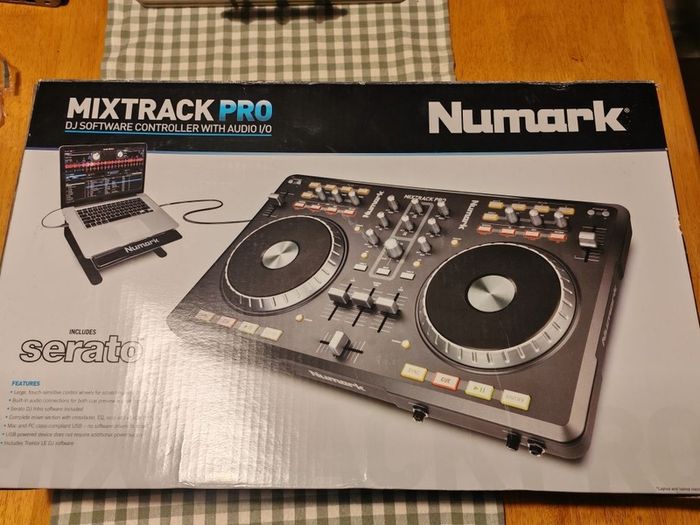 Numark Mixtrack Pro