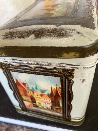 Huntleys & Palmers Biscuits Tin. (Old)
