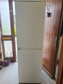 Zanussi integrated fridge freezer