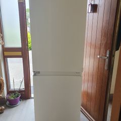 Zanussi integrated fridge freezer