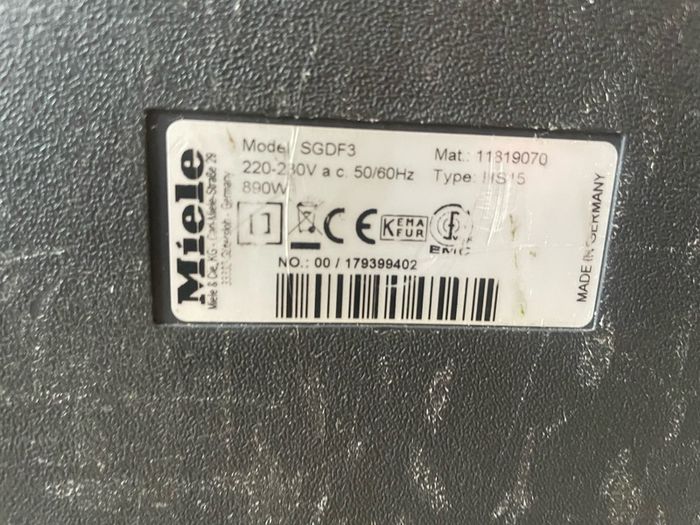 Miele C3 vacuum cleaner 890W