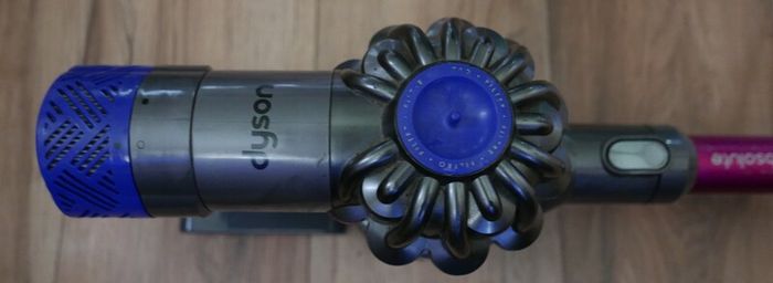 Dyson V6 Absolute NEW BATTERY works well
