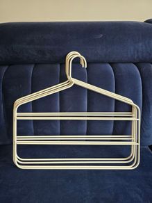 Trousers hangers