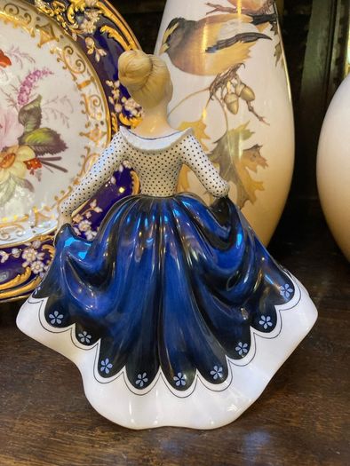 Royal Doulton figurine "Lisa"