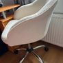 Chair with wheels Image 3