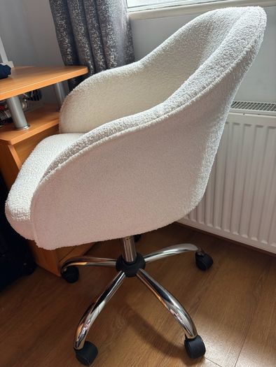 Chair with wheels