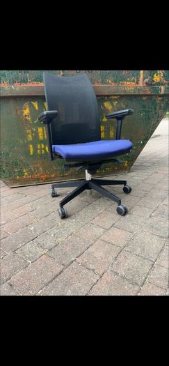 3 Luxy Office Chairs