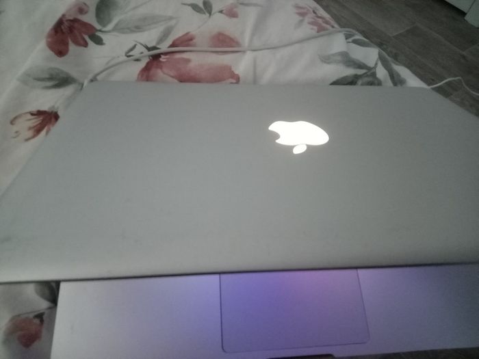 Apple MacBook Pro 13 inch Mid 2009 8GB RAM 320GB
