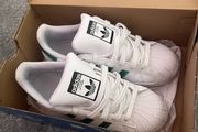 Adidas superstars