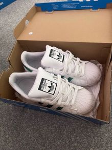 Adidas superstars