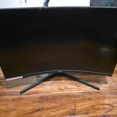 Samsung Odyssey G7 32INCH Curved Gaming Monitor Broken)