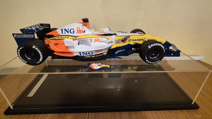 A 1:6 scale (32 inches long Formula 1 car) limited edition model of the 2007 Season ING Renault R27 F1 Team car