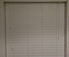 3 Cream venetian blinds