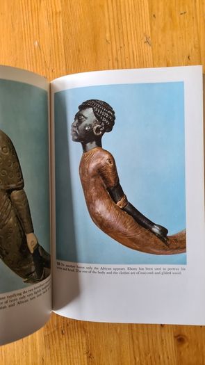 Tutankhamen. Penguin Book. VINTAGE FIRST EDITION 1965. Paperback In Good Condition.