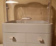Cosmetic organiser