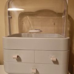 Cosmetic organiser