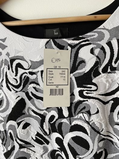 Tia dress black & white dress size 16 New with tags