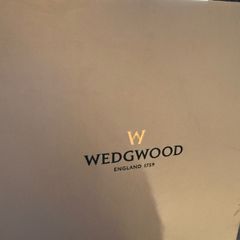 Wedgewood strawberry and vine 5 piece