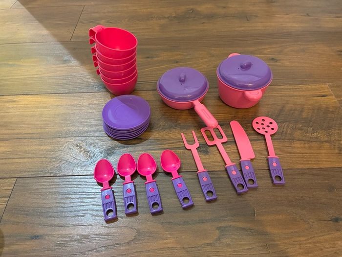 Assorted kitchen toys (food / dishes / appliances, 60+ items)