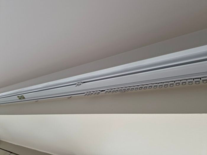 Curtain pelmet box