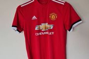 2017 adidas man utd home Size medium ptp 21" in excellent condition
