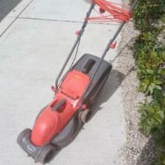 Electric lawnmower