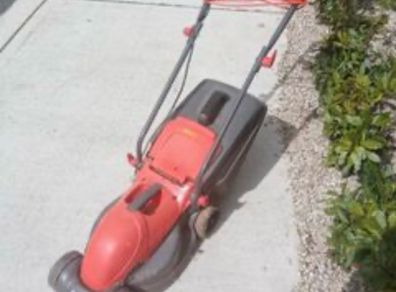 Electric lawnmower