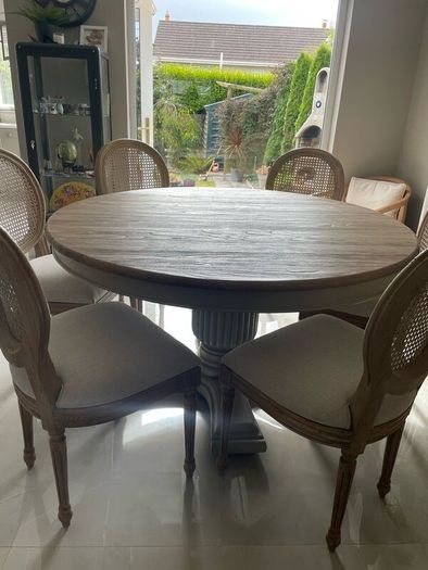 Dining table round 140cm with 6 rattan back chairs