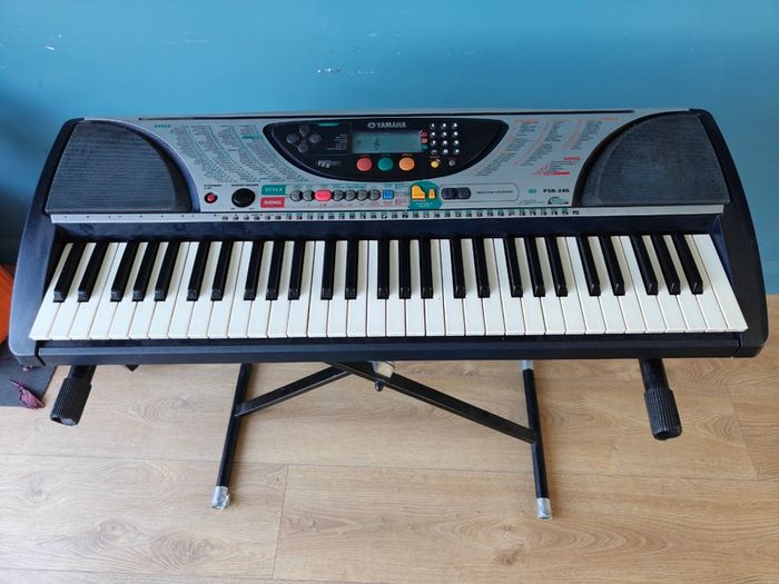 Yamaha keyboard PSR -240
