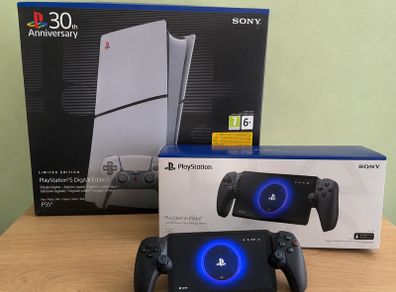 PlayStation 5 30th Anniversary Limited Edition + PlayStation Portal