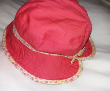 Girls summer hat . Age 3-6