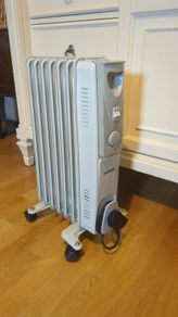 Daewoo 7-Fin 1500W Oil-Filled Radiator - Thermostat, Dual Heat Settings, Castors - Excellent Condition