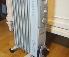 Daewoo 7-Fin 1500W Oil-Filled Radiator - Thermostat, Dual Heat Settings, Castors - Excellent Condition