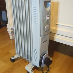 Daewoo 7-Fin 1500W Oil-Filled Radiator - Thermostat, Dual Heat Settings, Castors - Excellent Condition