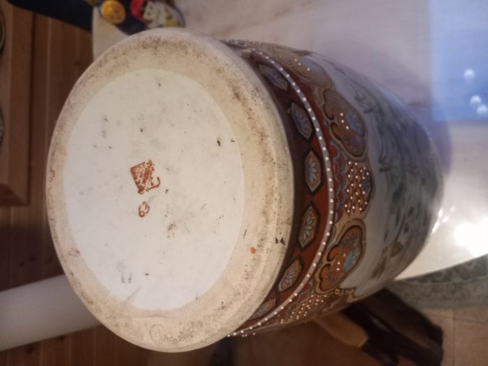 Very large Chinese Vase, good condition, no damage, stamped, D18