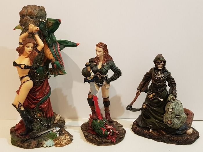 Dungeons & Dragons style large figurines X3