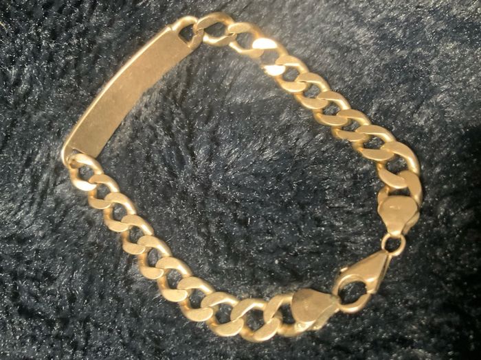 gold bracelet