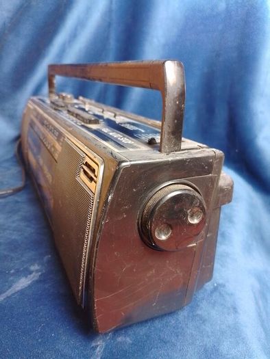 1988 sharp WQ-268 cassette radio player