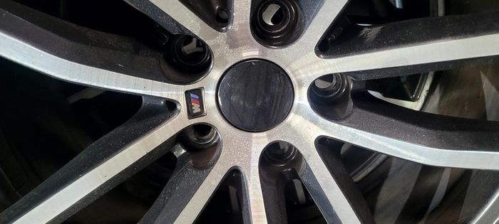 alloy wheels off BMW G30 2023