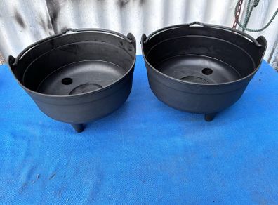 Matching pair of black pot oven style flower pots