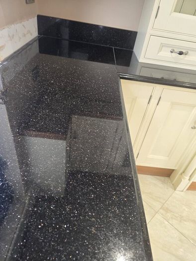 Luxury in-frame kitchen with granite worktops