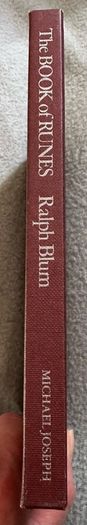 The Book Of Runes Ralph Blum(very rare)